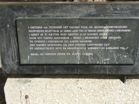 Teksten på Danmarks Pladsen i Jerusalem