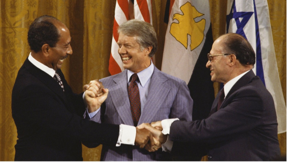 Fredsaftalen er underskrevet – marts 1979 – Sadat, Carter og Begin i Det hvide Hu